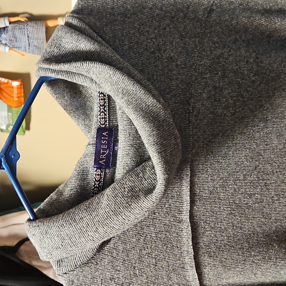 Sweater   - Picture 5 of 12